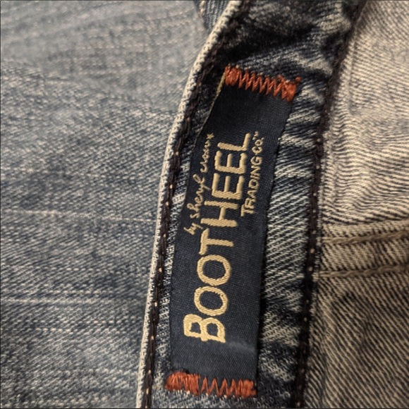 SALE! Bootheel Trading Co denim shorts 4 but runs more like a 6. Boyfriend style - Picture 4 of 4